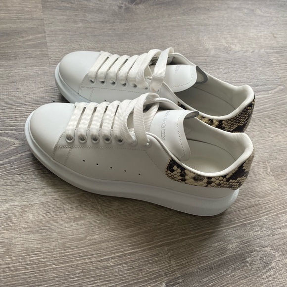 Alexander McQueen Oversized Sneaker in white python - Picture 8 of 9